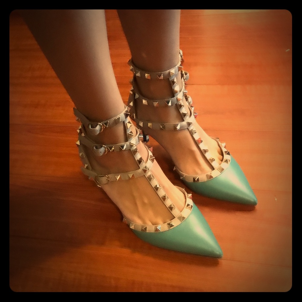 ‼️SALE ‼️Valentino Rockstud kitten heel shoes